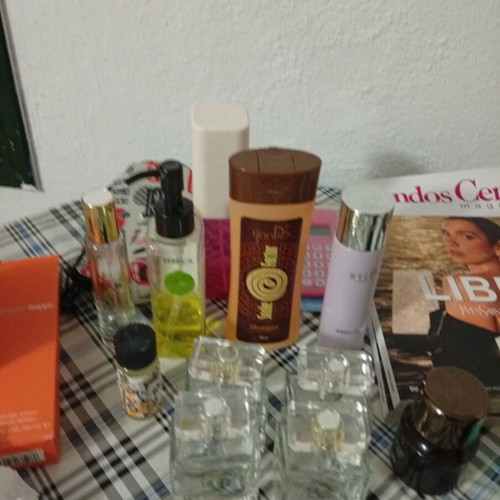 Zara Eau de Parfum used, 10 collectible bottles with 3 cream samples
