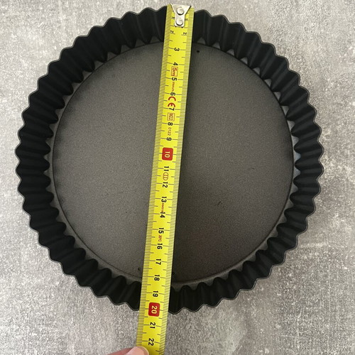 Tart Pan 20cm nonstick, like new, removable bottom