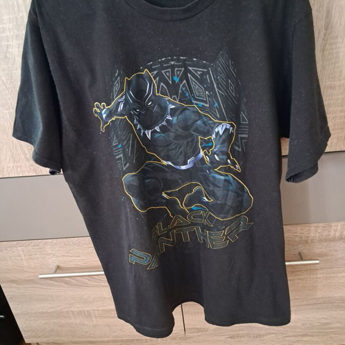 Marvel Black Panther T-shirt size L like new, black