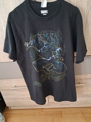 Marvel Black Panther T-shirt size L like new, black