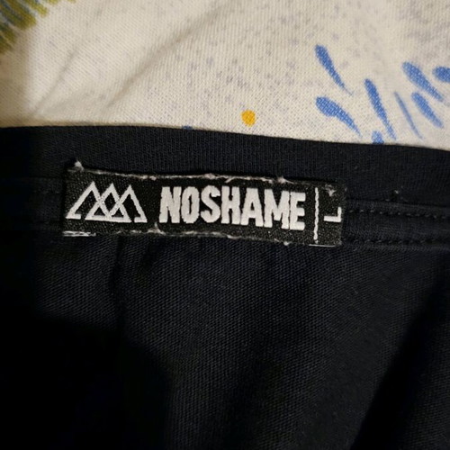 NoShame T-shirt like new, slim fit, size L, black-red