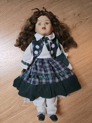 Glass Doll Student Like New
