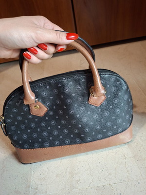 Women's bag used, small size, black with white details and brown strap
