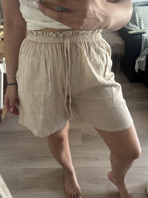 Bermuda shorts like new, beige with elastic and pockets