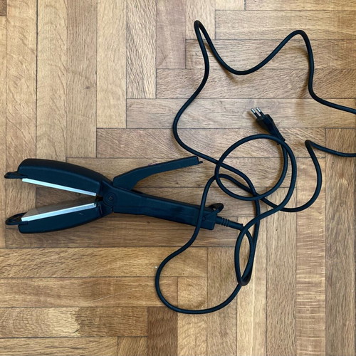 Hair iron used with 3 extra attachments for wavy hair