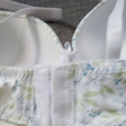 Hana bra size 105C/85C with floral pattern and lace, white