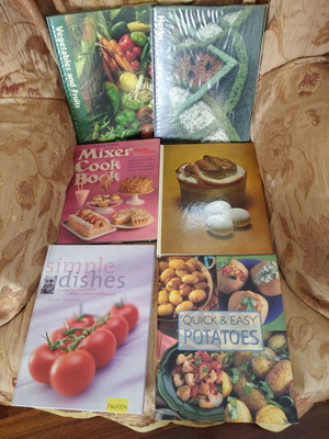 Cook books in English like new, pack of 6