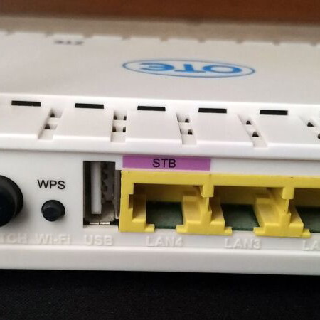 ZTE ZXHN H108NS router like new with accessories