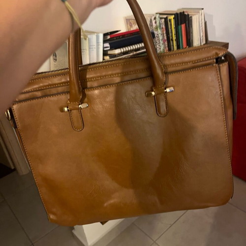 Leatherette bag brown chocolate like new with spacious compartments