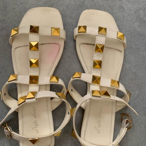White sandals used with gold studs, size 39