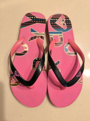 Roxy flip flops new, size 38, fuchsia and black
