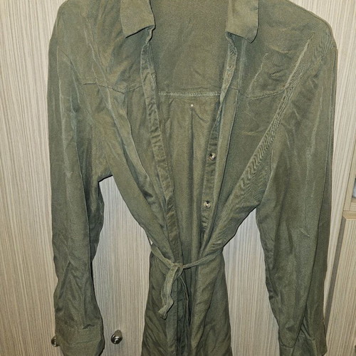 Bershka khaki shirt like new, semi-fitted with belt size L