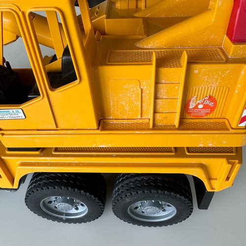 Man TC-4500 Bruder crane used with 360° rotation