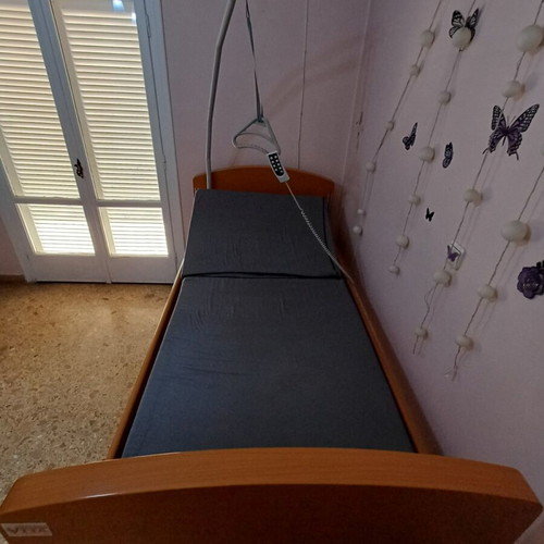 Κρεβάτι μηχανικό σαν καινούργιο με τηλεκοντρόλ