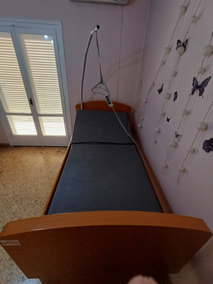 Κρεβάτι μηχανικό σαν καινούργιο με τηλεκοντρόλ