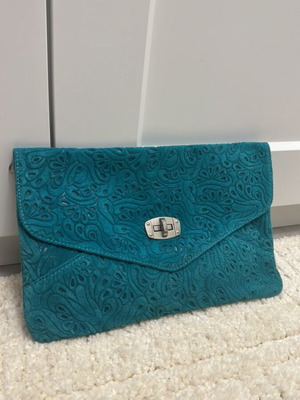 Leather hand bag like new petrol color with embossed details