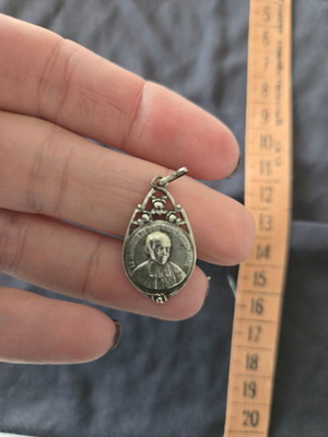 Vintage pendant Art Nouveau style, like new, silver color