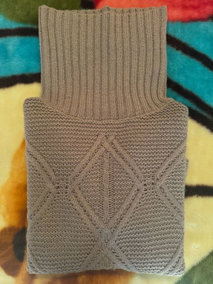 Women's turtleneck sweater like new, size M