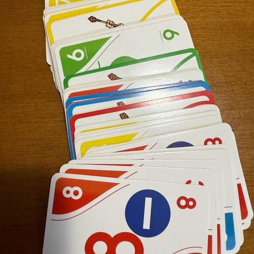 Agonia! Crazy Eights Board Game like new, 2-10 players