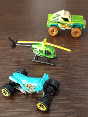Hot Wheels σετ με 3 παιχνίδια οχημάτων