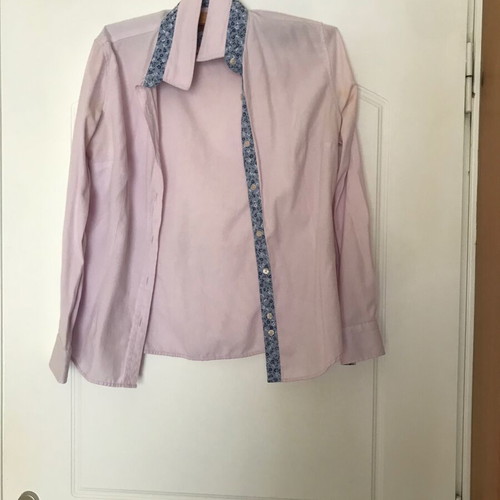 Glou medium shirt like new with floral inner detail