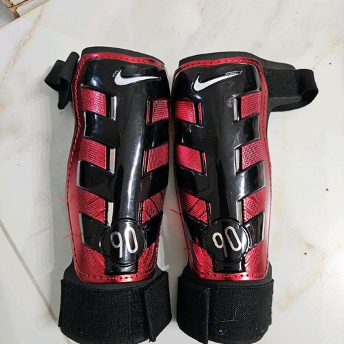 Nike football shin guards used, size Small