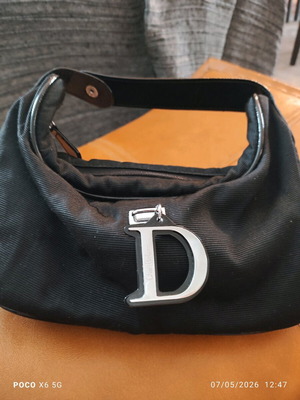 Τσαντάκι χειρός Dior μαύρο σαν καινούργιο με ασημένιες λεπτομέρειες