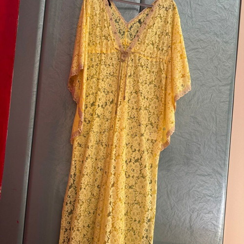 Women's dresses size Medium like new