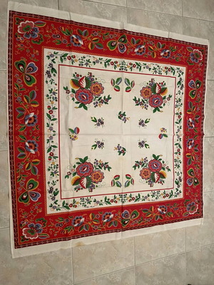 Tablecloth with printed design 140x140 cm new