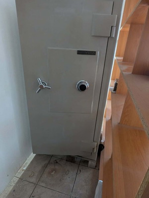 Χρηματοκιβώτιο SEYMA μεταχειρισμένο EN 1143-1 140cm για επιχείρηση