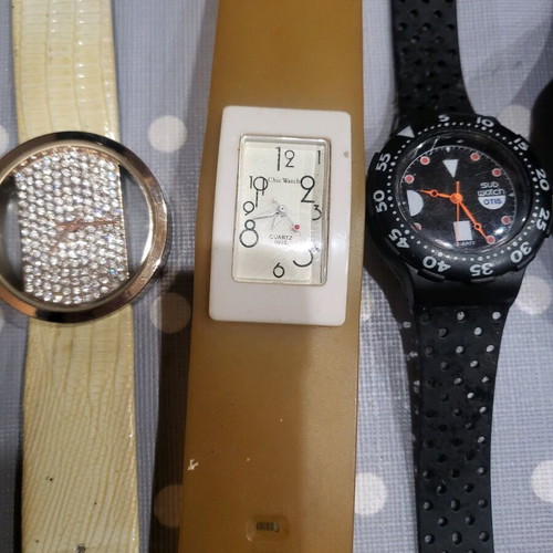 Lot of 25 used vintage watches for parts or repair