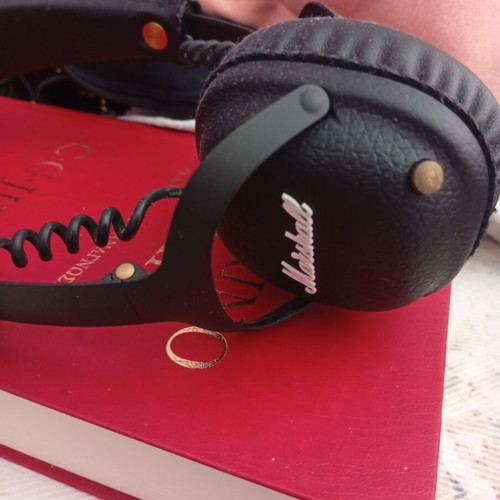 Marshall Mid Bluetooth wireless headphones like new