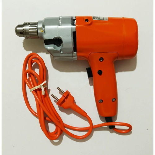 Μεγάλη βαλίτσα Black and Decker με τρυπάνι και πολλά παρελκόμενα, καινούργιο