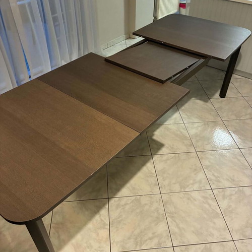 Extendable dining table up to 260cm like new