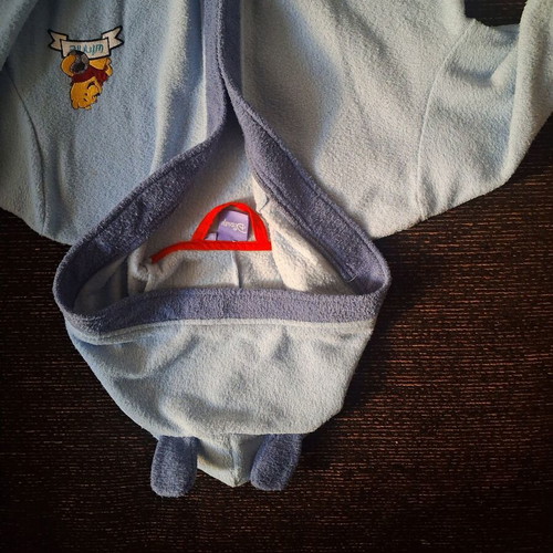 Disney boys' robe size 6, fleece fabric