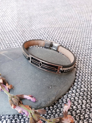Men's leather bracelet with stainless steel cross and clasp, like new
