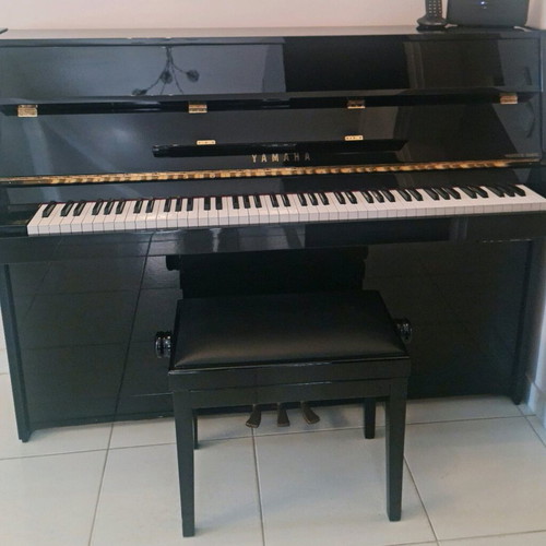 Yamaha P112N Silent Upright Piano like new, black glossy