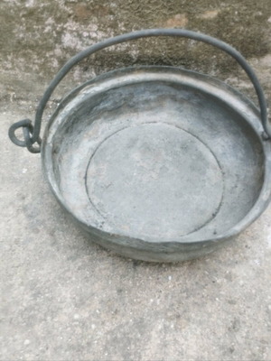Bronze vessel