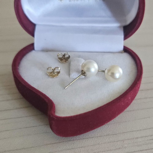 Gold K14 earrings with pearls diameter 8mm, weight 2g, like new