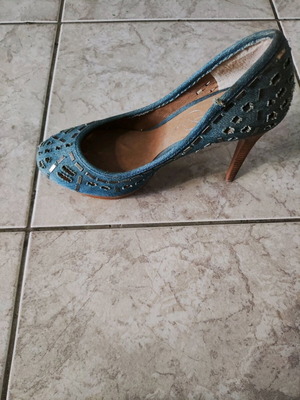 Γόβες Jessica Simpson τζιν μπλε, ύψος 11 εκ.