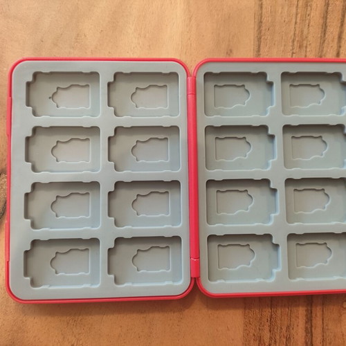 Nintendo Switch Pokedex style case like new for 16 game cartridges