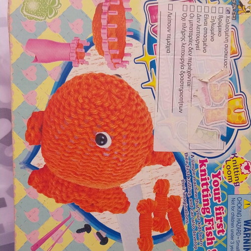 Children's knitting set used with damaged packaging