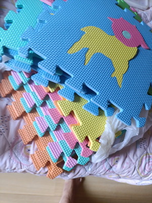 Floor tiles for kids safety with animals and numbers, pack of 20, like new