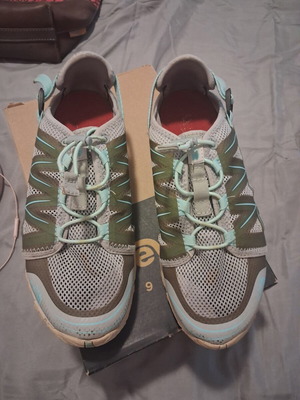 North Face shoes like new, walking and water sports, size 39