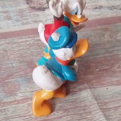 Vintage Disney Applause Donald Duck and Scrooge figure with Christmas wreath used