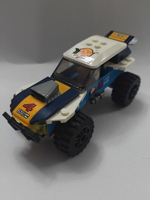 Lego 60218 set like new with assembly book, missing scorpion
