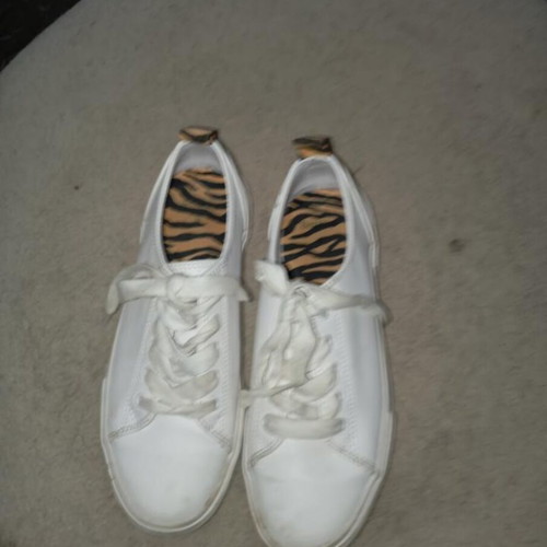 Bershka white athletic shoes like new, size 36