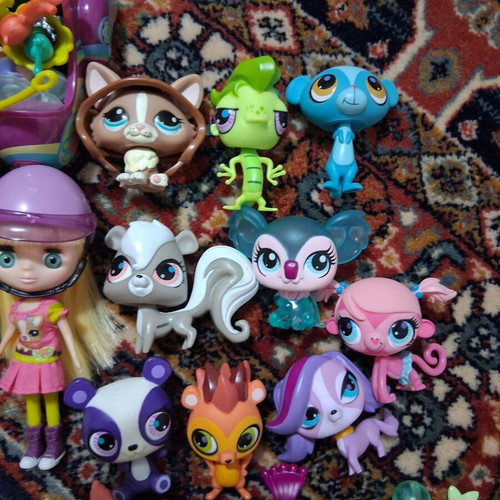 My Littlest Pet Shop Collection like new with Hasbro sets