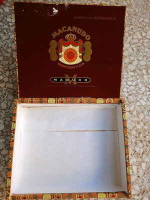 Wooden cigar box used, Maduro 1968e collectible