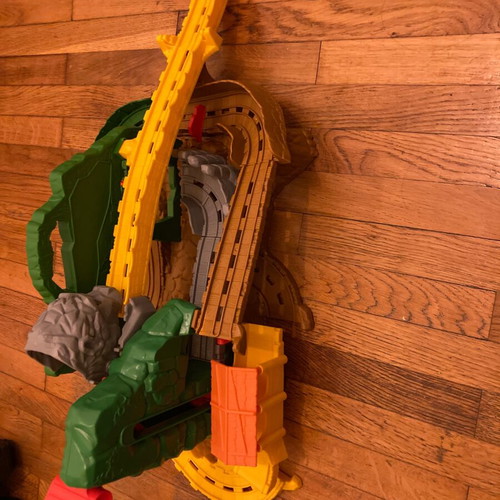Thomas dragon with elevator used for Thomas